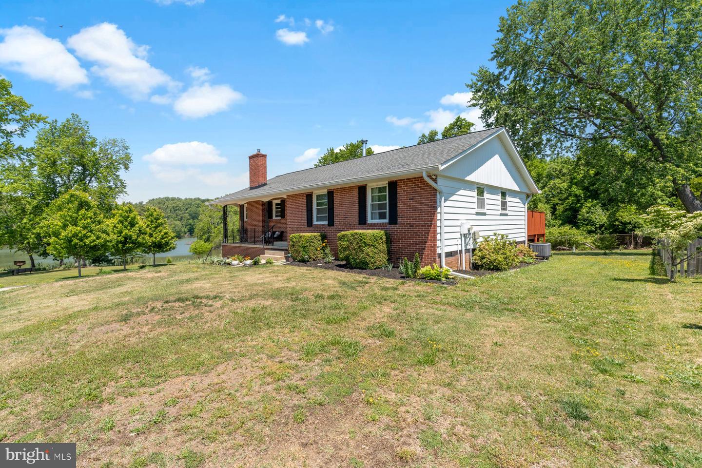 1518 Ridgely Dr Property Photo 4