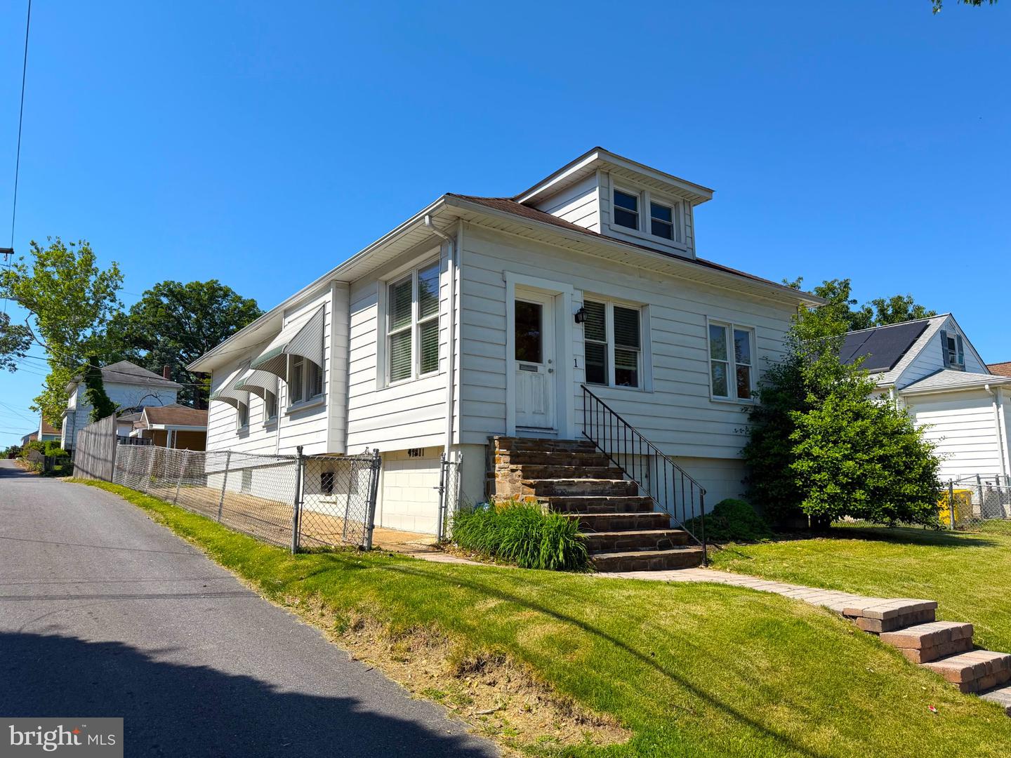 1 12th Ave Property Photo 2