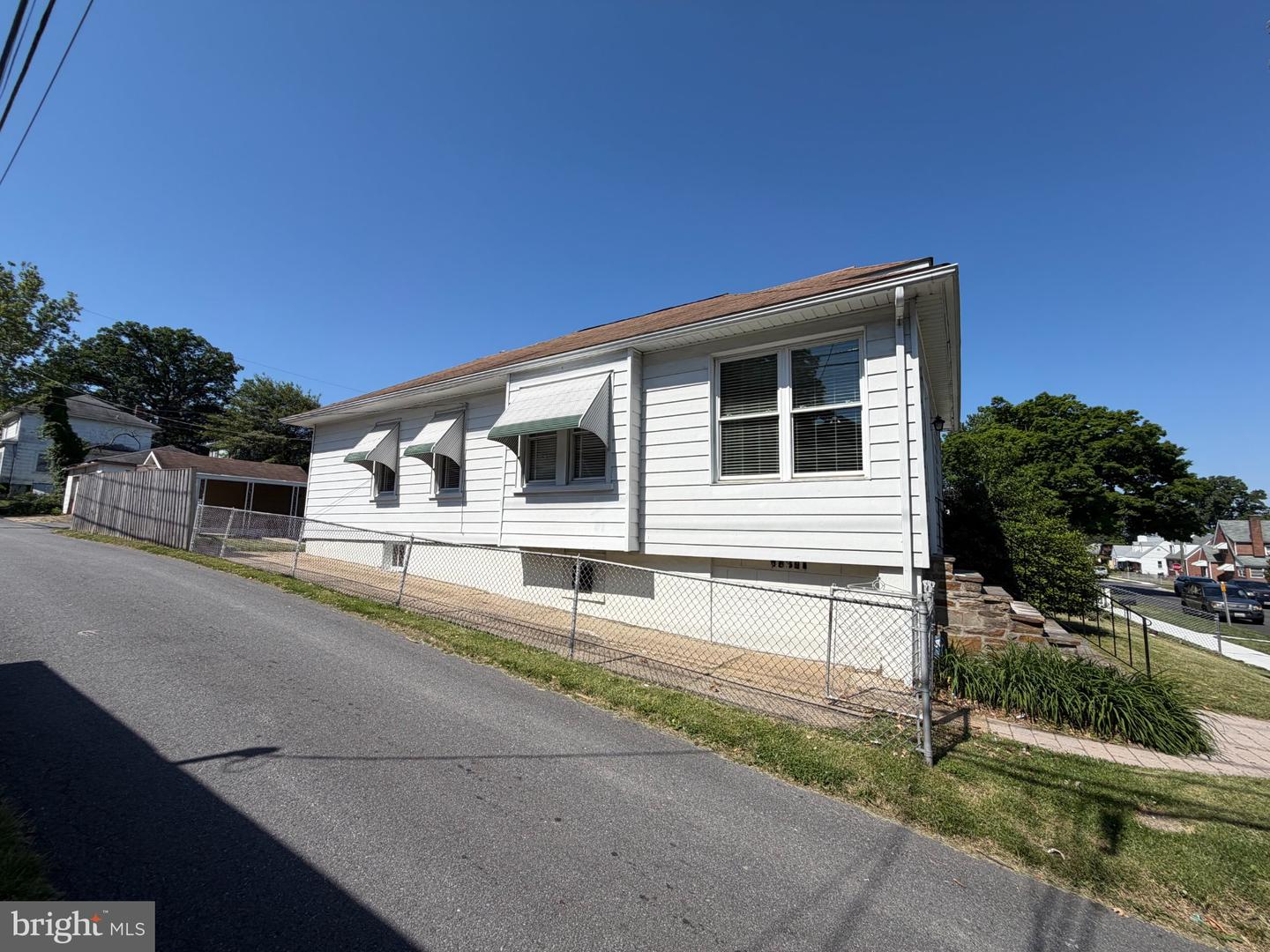 1 12th Ave Property Photo 3