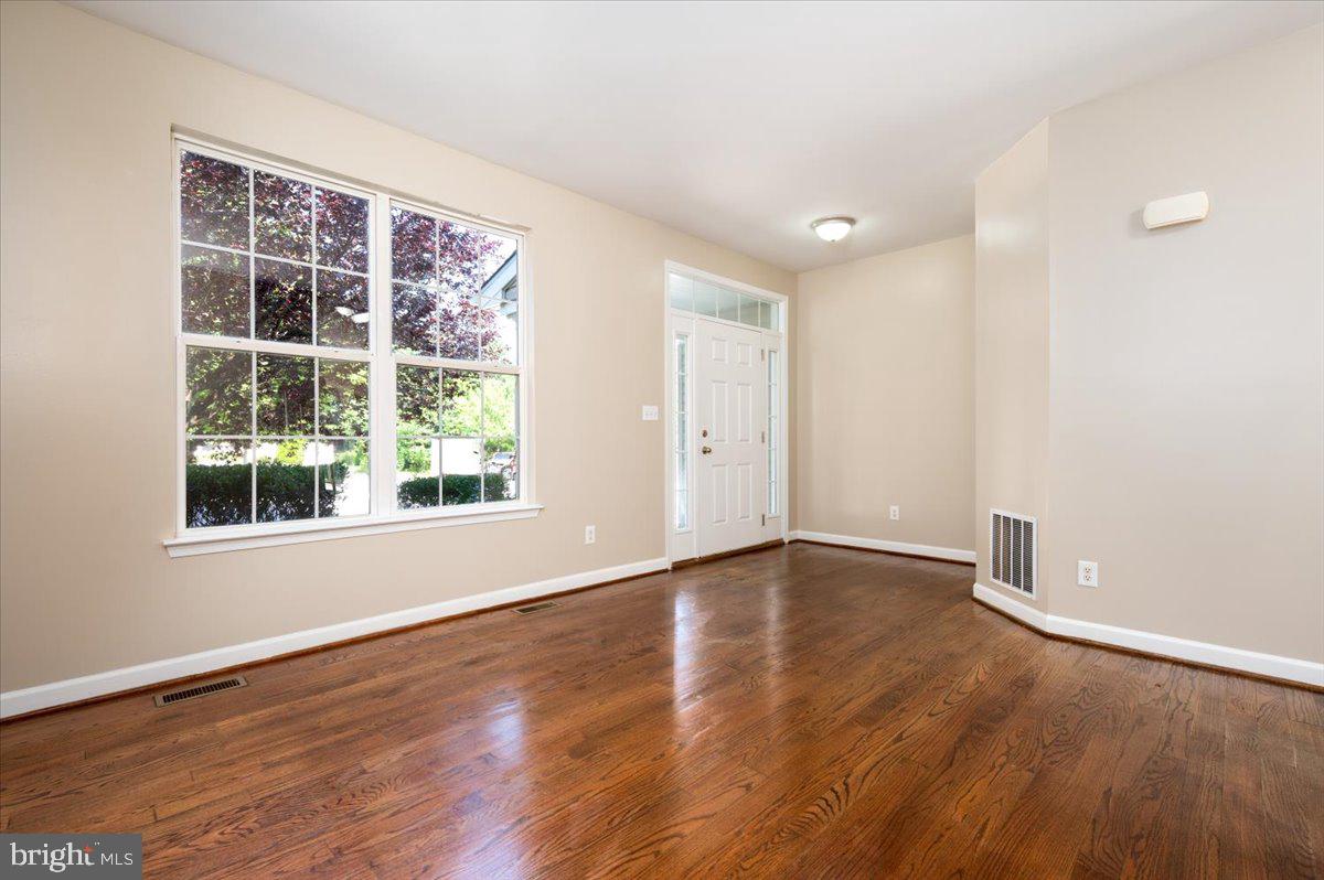 7307 Gardenia Ln Property Photo 4
