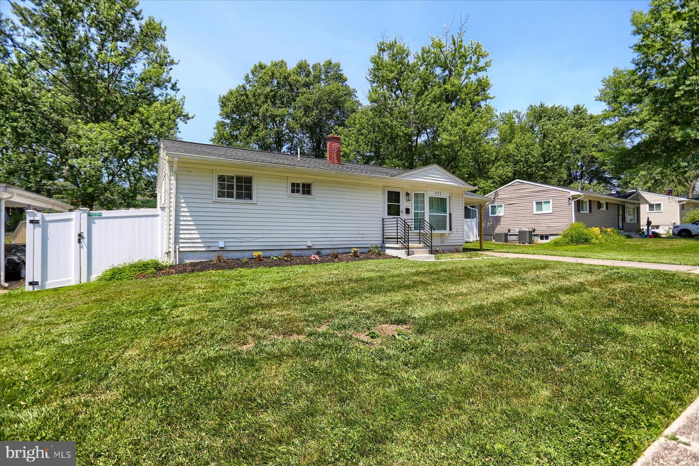 573 Rita Dr Property Photo 2