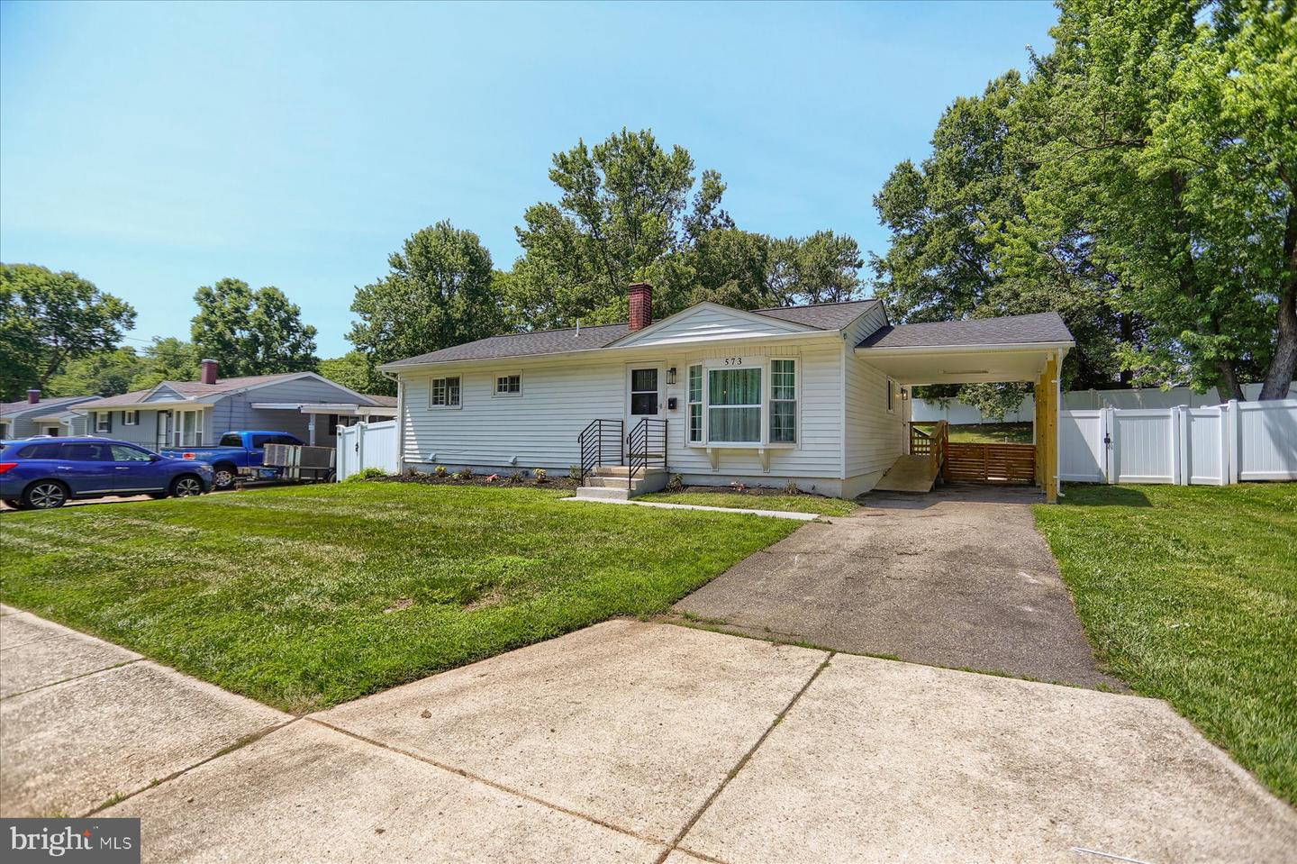 573 Rita Dr Property Photo 3