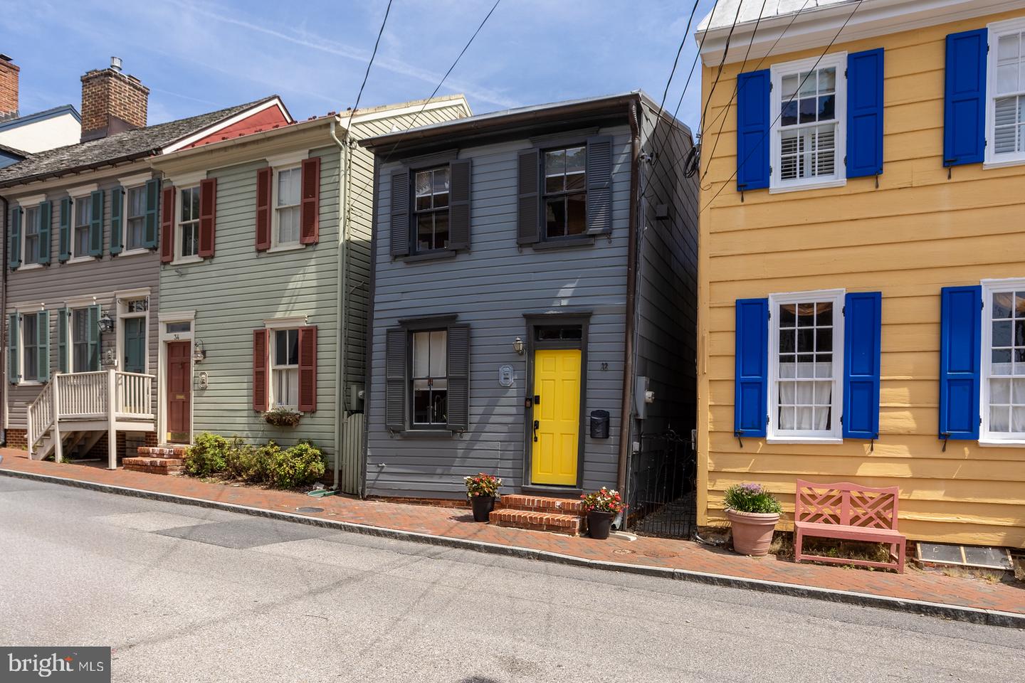 32 CORNHILL ST