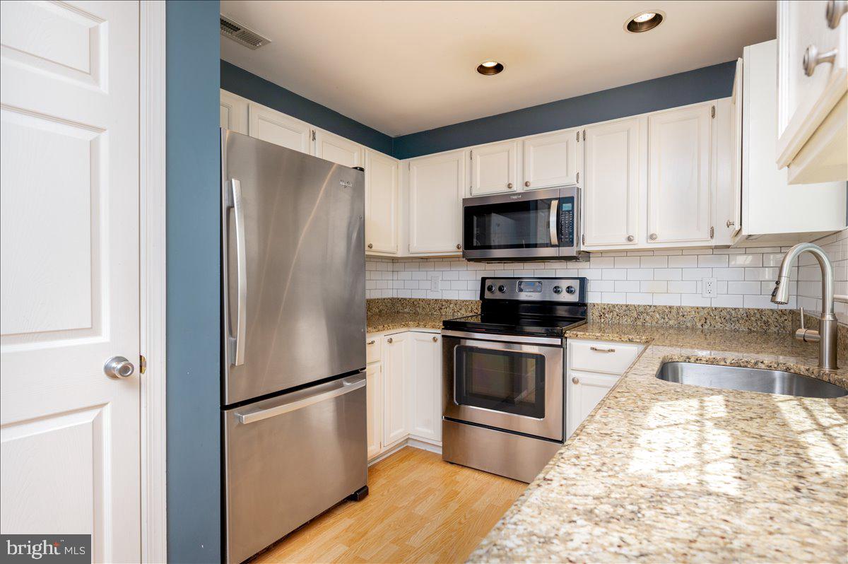 2209 Commissary Cir #284 Property Photo 11