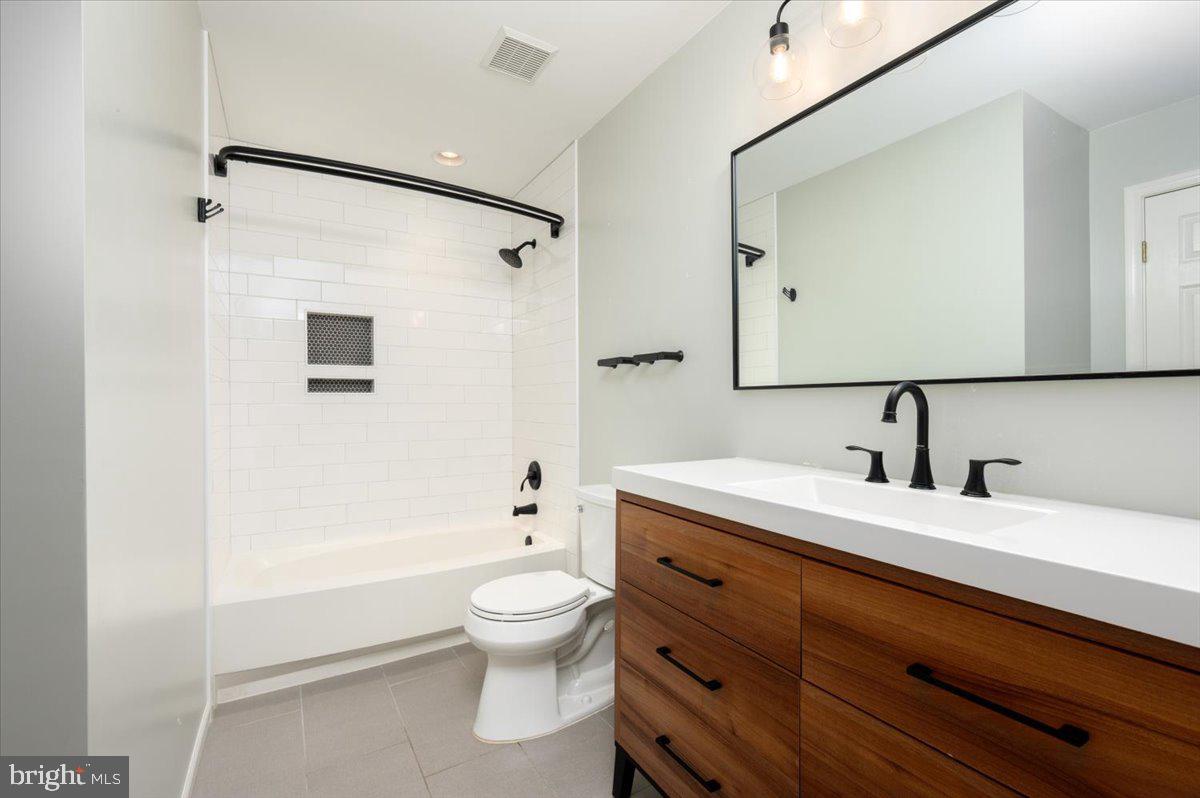 2209 Commissary Cir #284 Property Photo 16