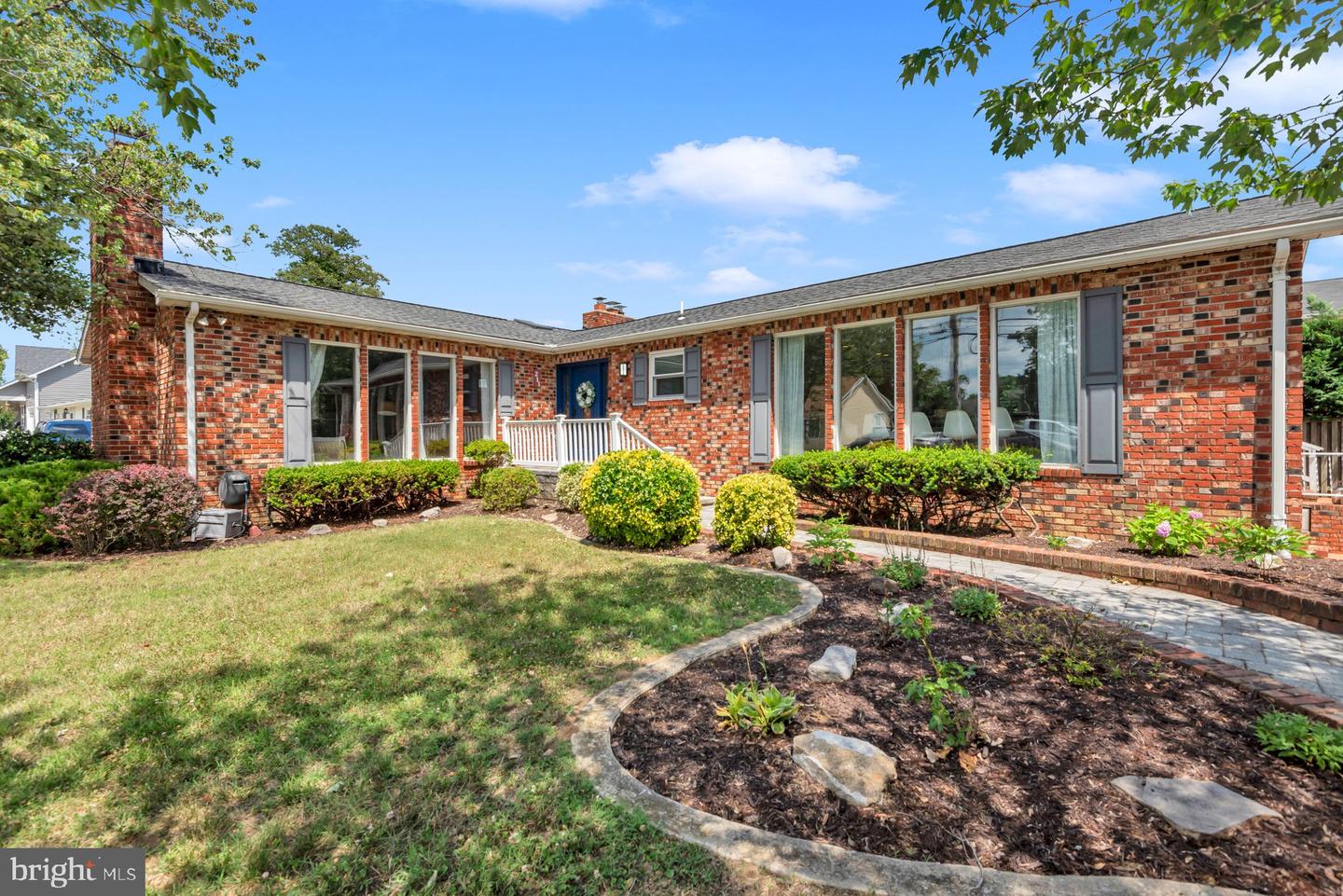 211 N Pindell Ave Property Photo 1