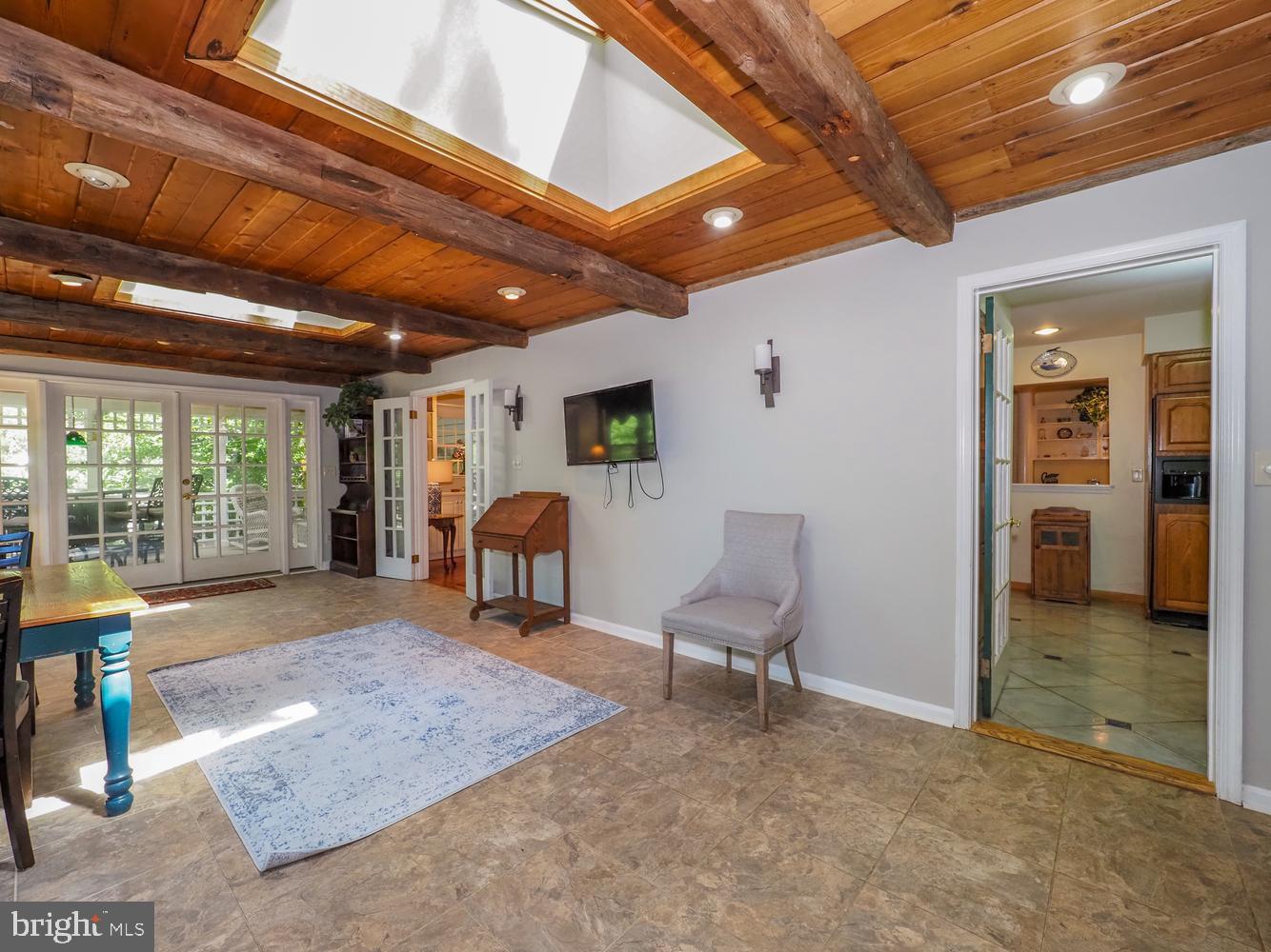 2644 Queen Anne Cir Property Photo 6