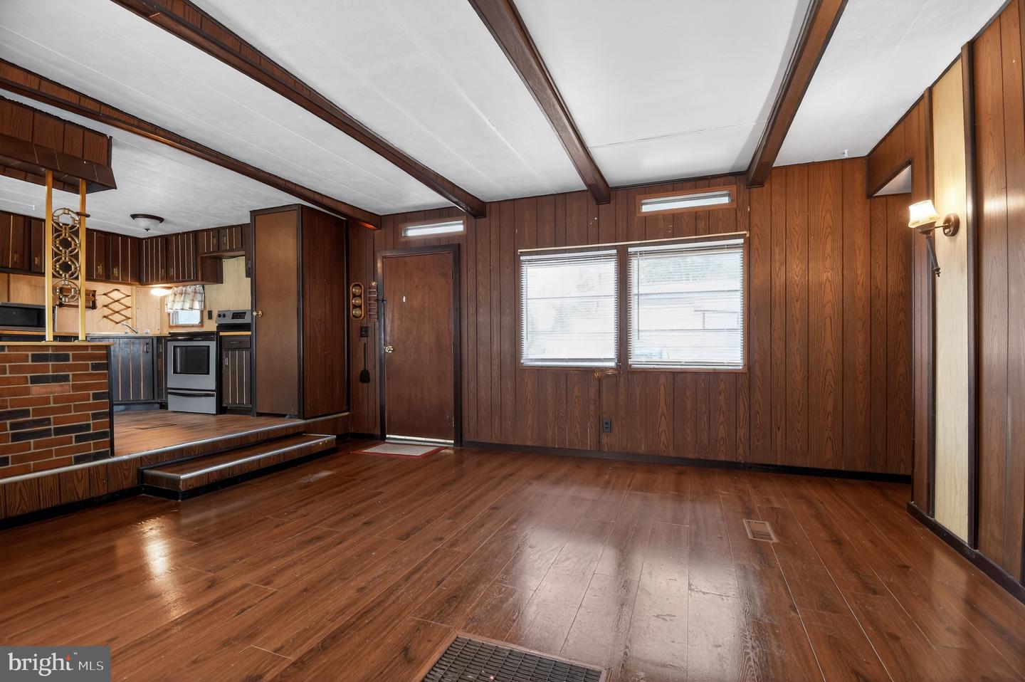 1501 Flanders Lane #i Property Photo 3