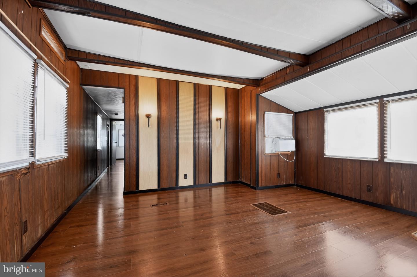 1501 Flanders Lane #i Property Photo 4