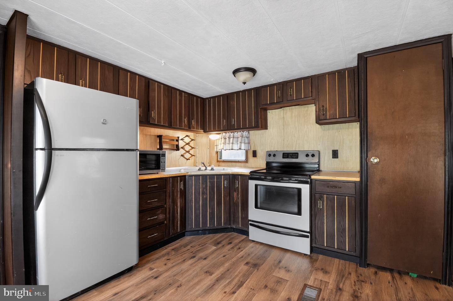 1501 Flanders Lane #i Property Photo 6