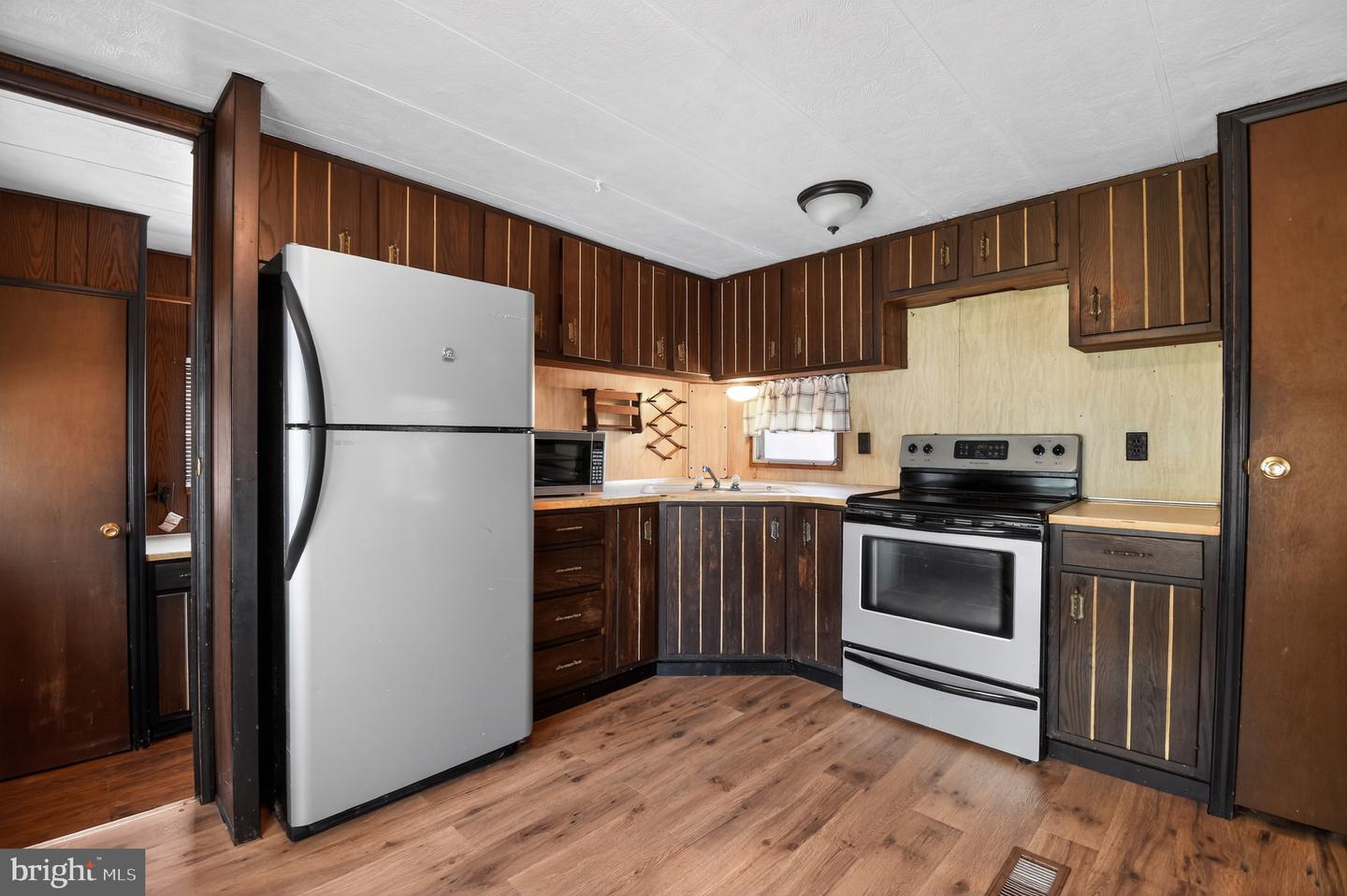 1501 Flanders Lane #i Property Photo 7