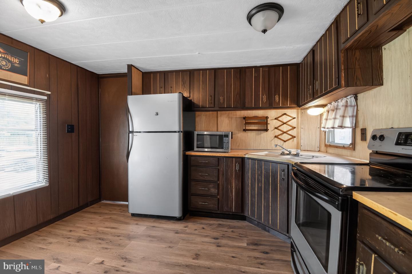 1501 Flanders Lane #i Property Photo 8