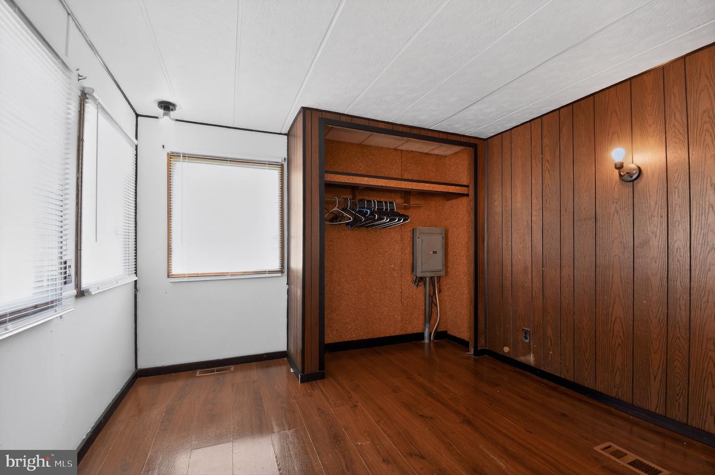 1501 Flanders Lane #i Property Photo 12