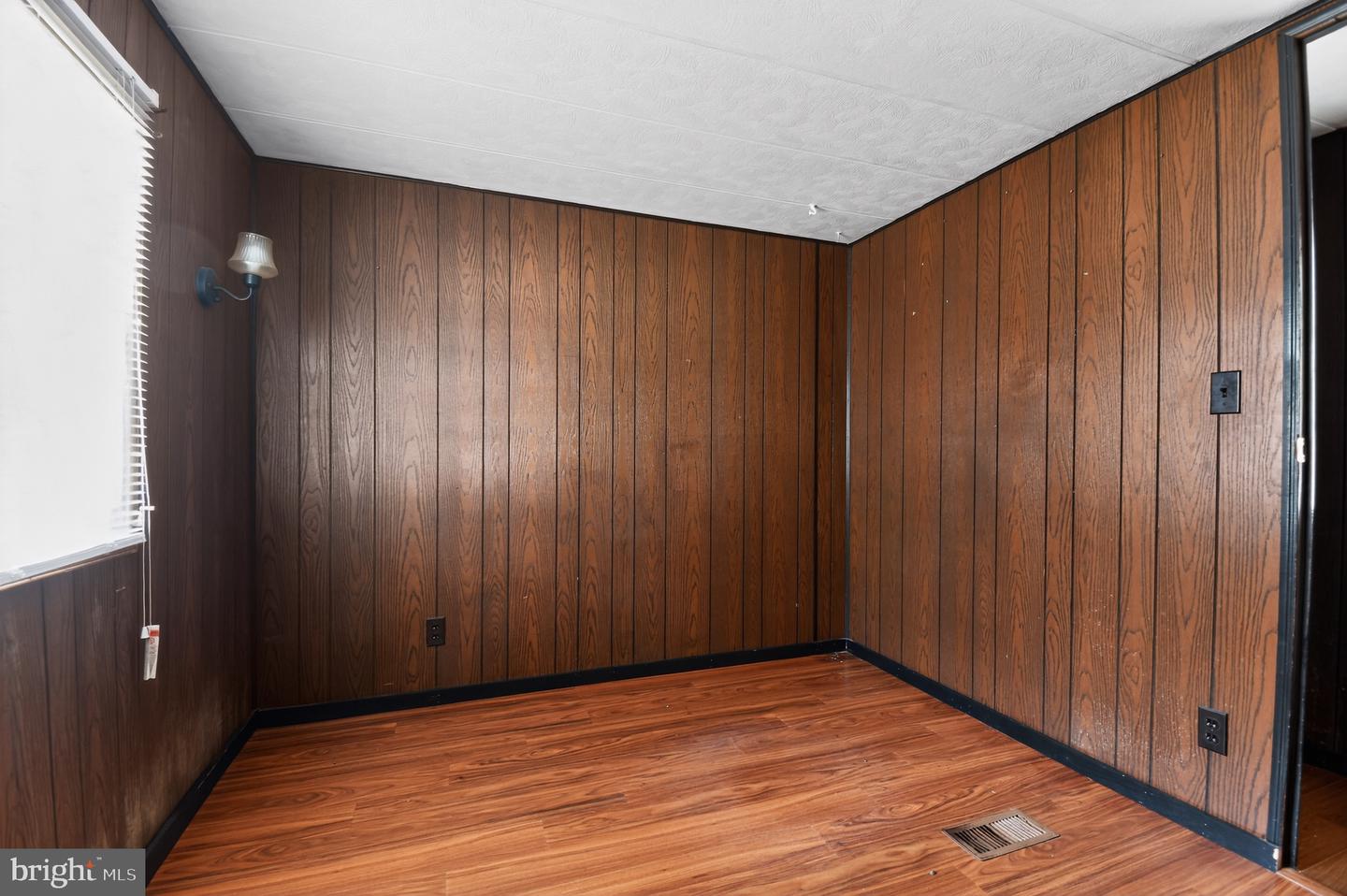 1501 Flanders Lane #i Property Photo 13