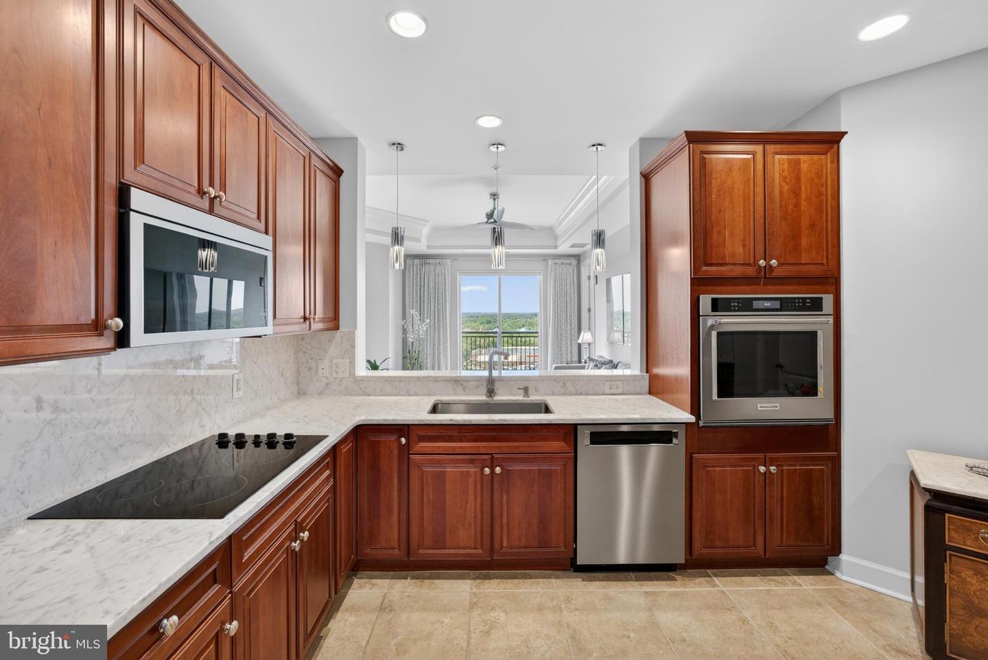 1915 Towne Centre Blvd #1014 Property Photo 17
