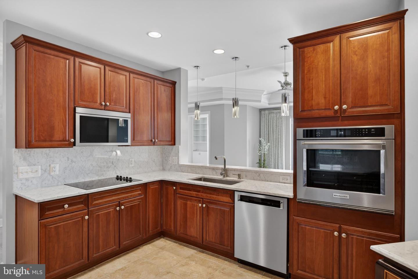 1915 Towne Centre Blvd #1014 Property Photo 18