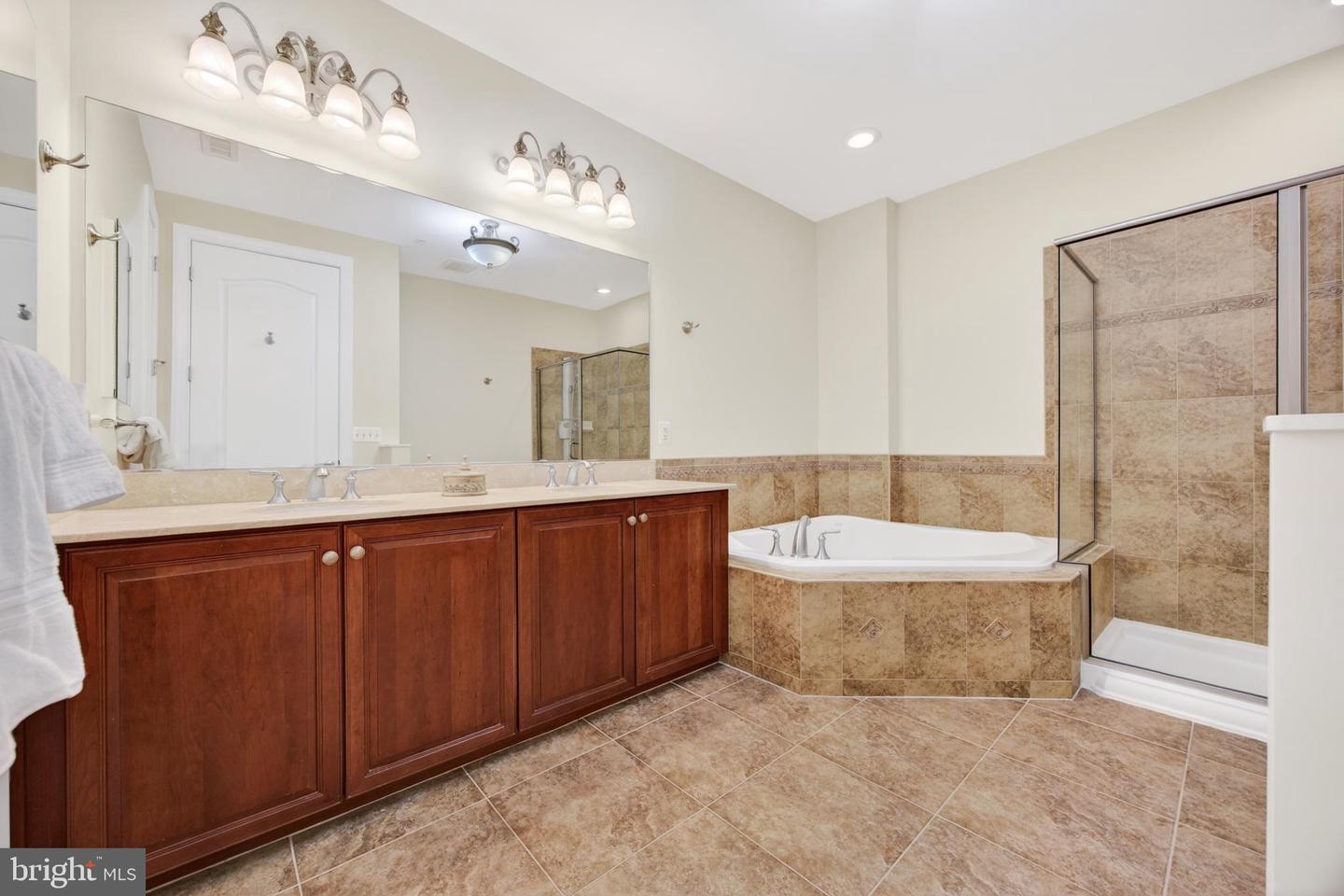 1915 Towne Centre Blvd #1014 Property Photo 32