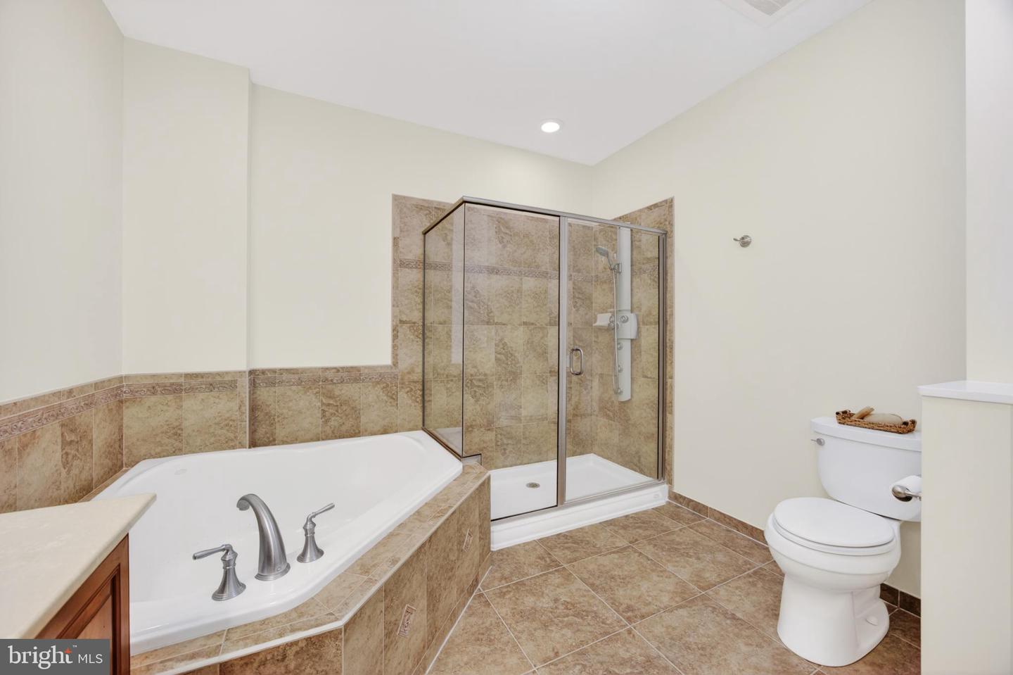 1915 Towne Centre Blvd #1014 Property Photo 33