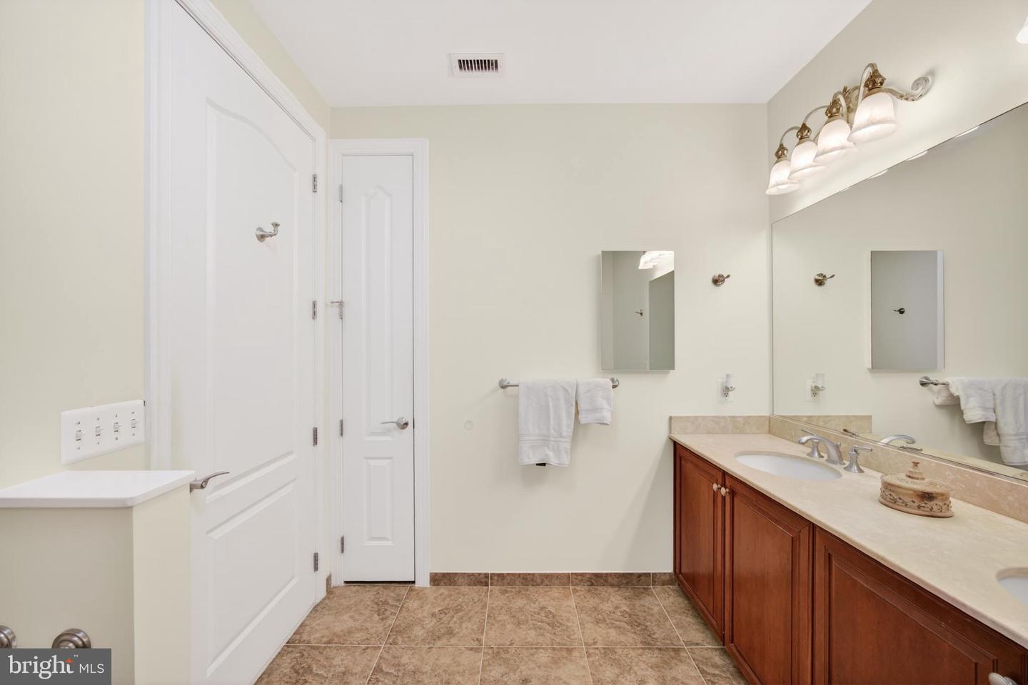 1915 Towne Centre Blvd #1014 Property Photo 36