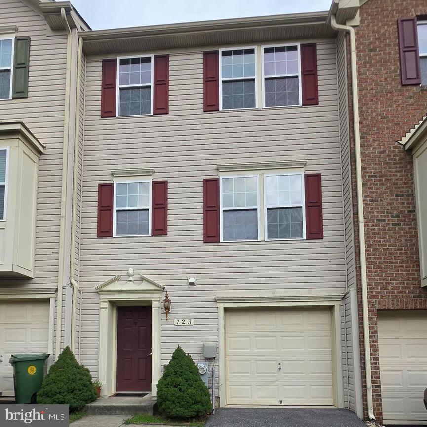 723 Olive Wood Ln Property Photo 1