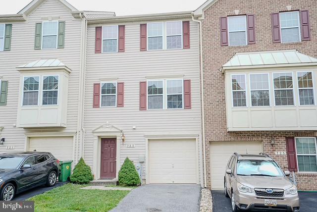 723 Olive Wood Ln Property Photo 1