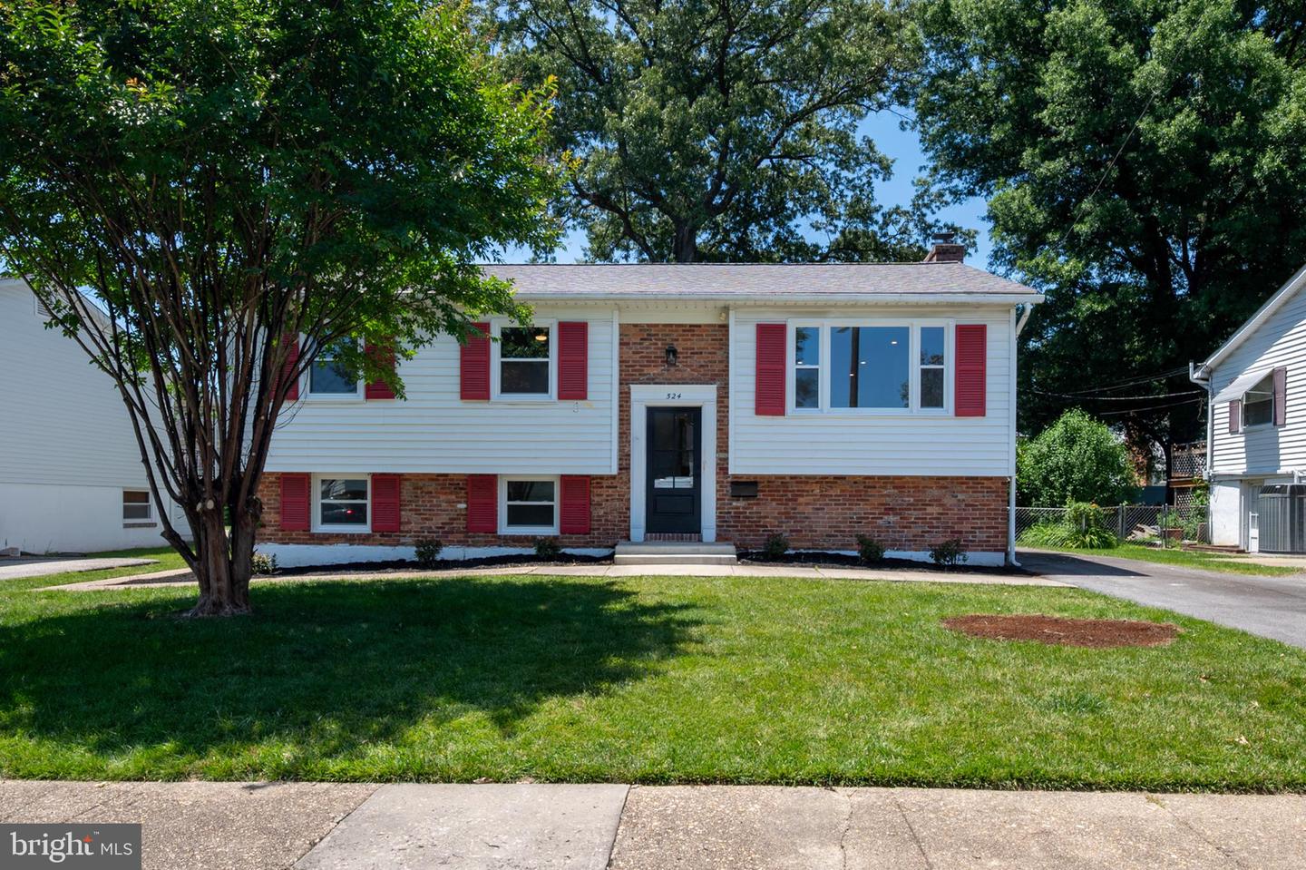 524 PATRICIA CT