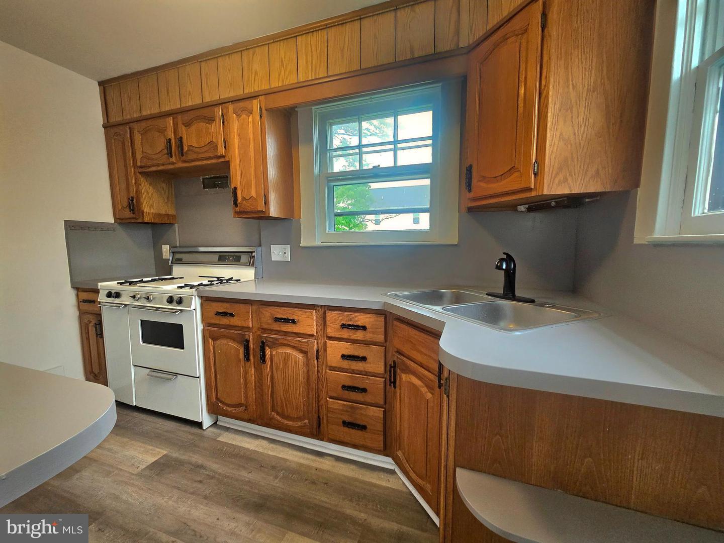 220 Meadow Rd Property Photo 11