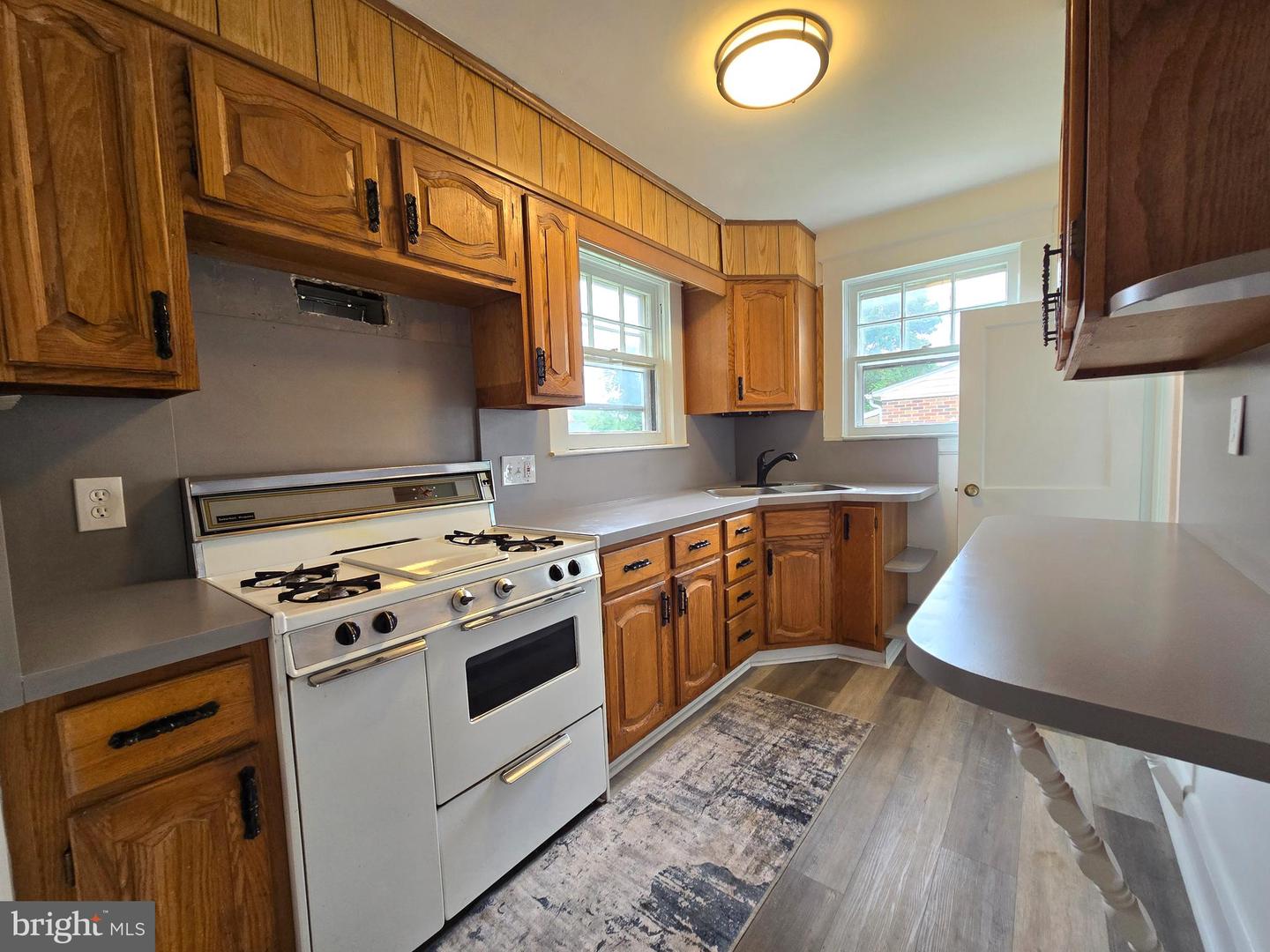 220 Meadow Rd Property Photo 12