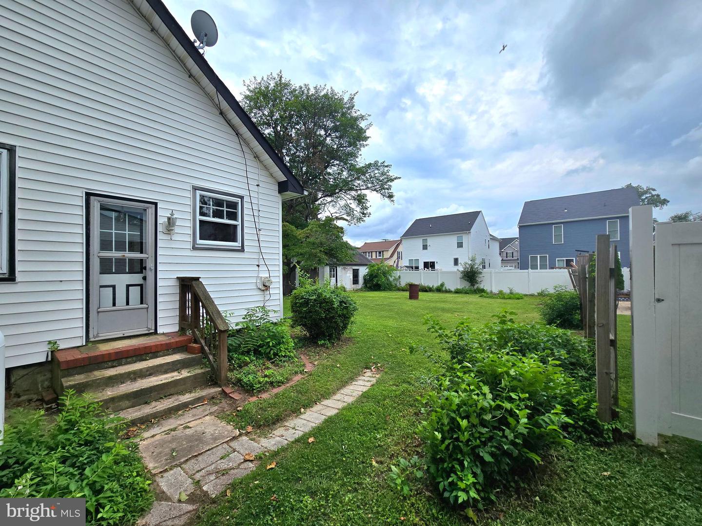 220 Meadow Rd Property Photo 37