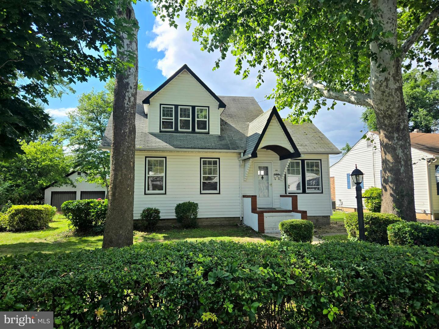 220 Meadow Rd Property Photo 41
