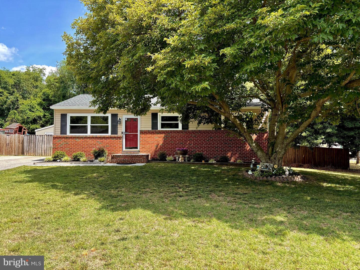 464 Martin Dr Property Photo 1