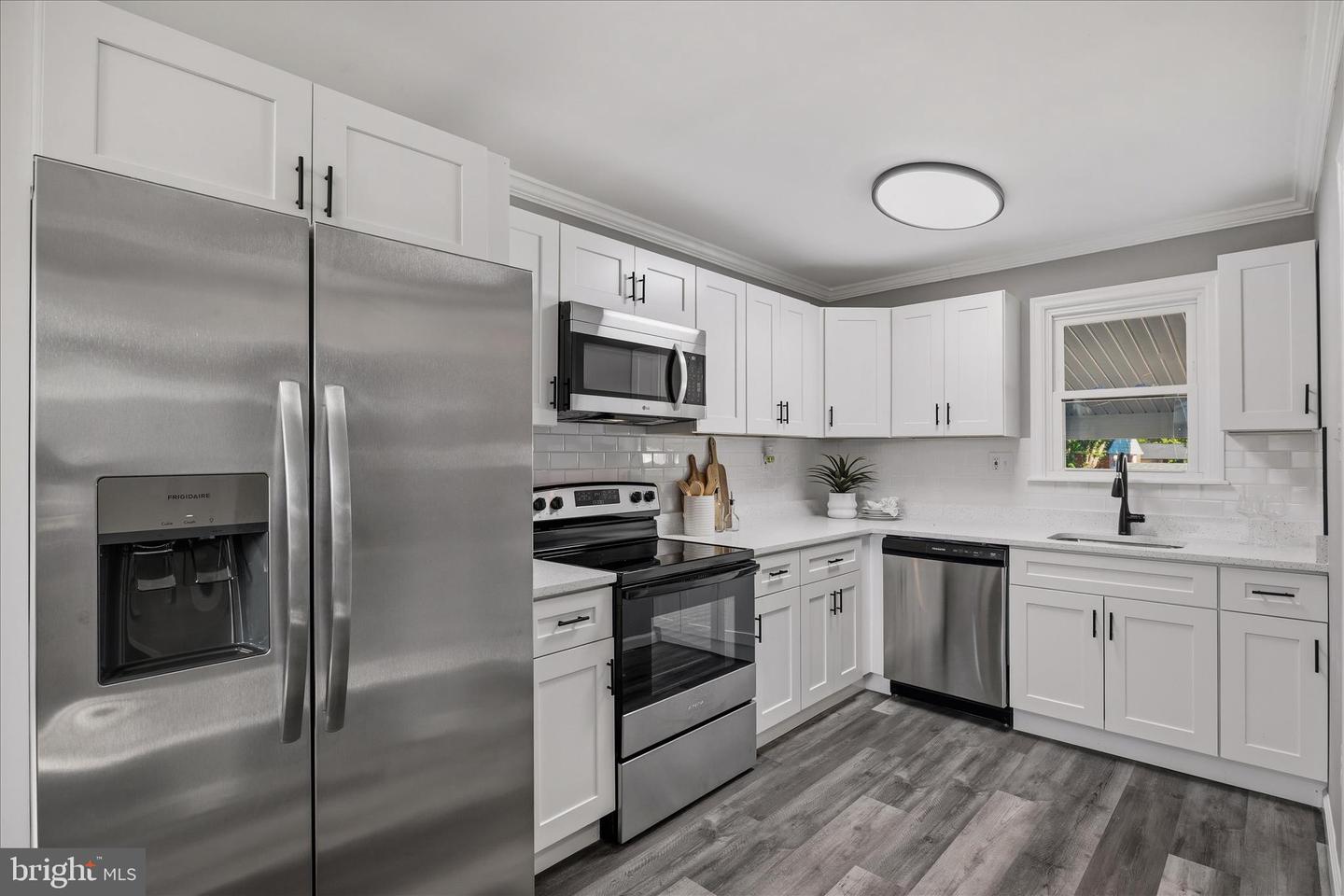 183 Kenwood Rd Property Photo 1