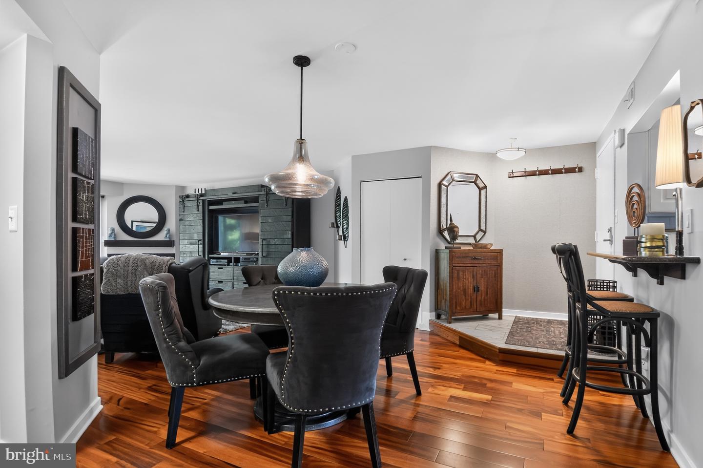 2016 Quay Village Ct #t2 Property Photo 3