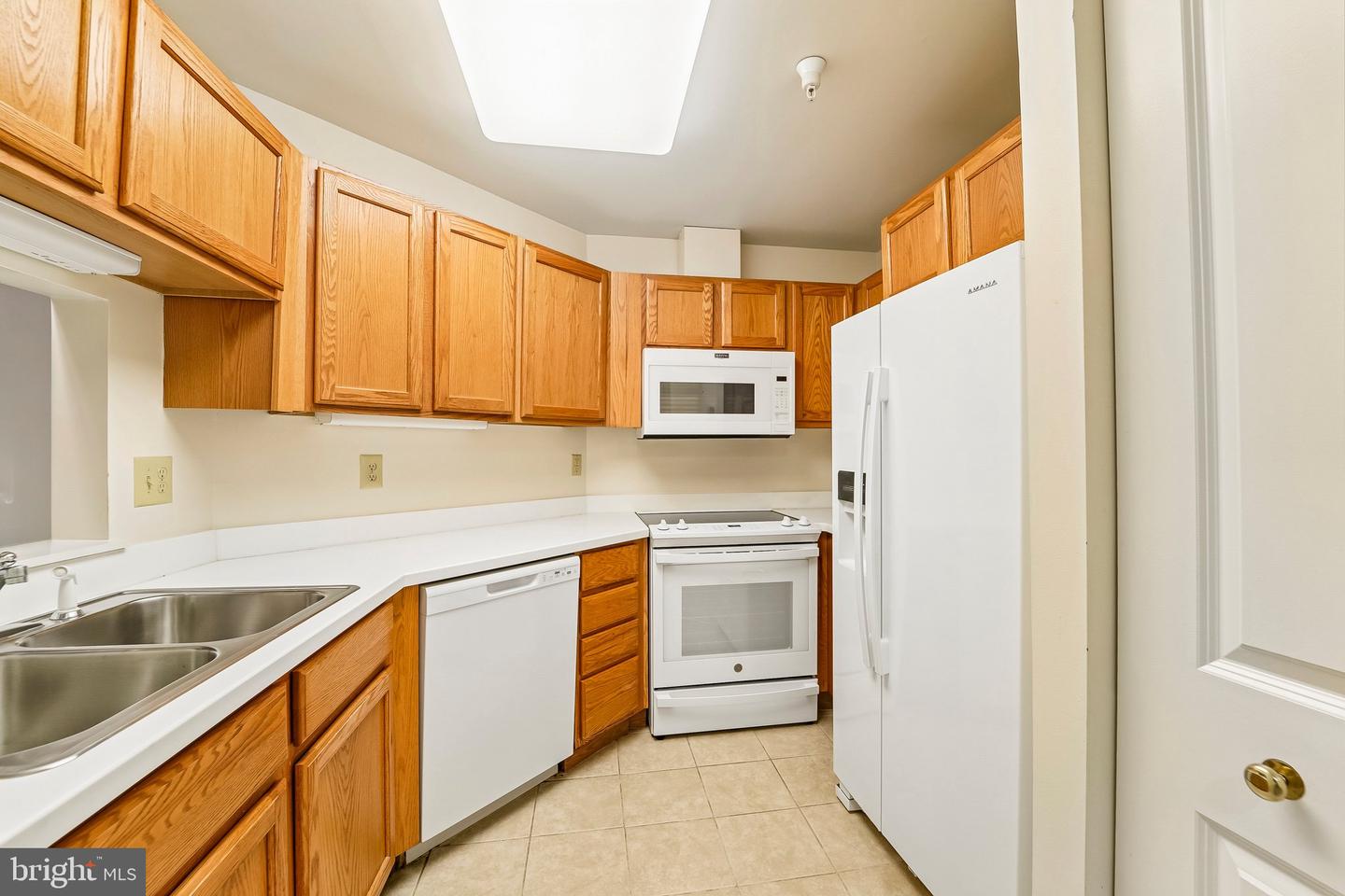 7101 Bay Front Dr #202 Property Photo 7
