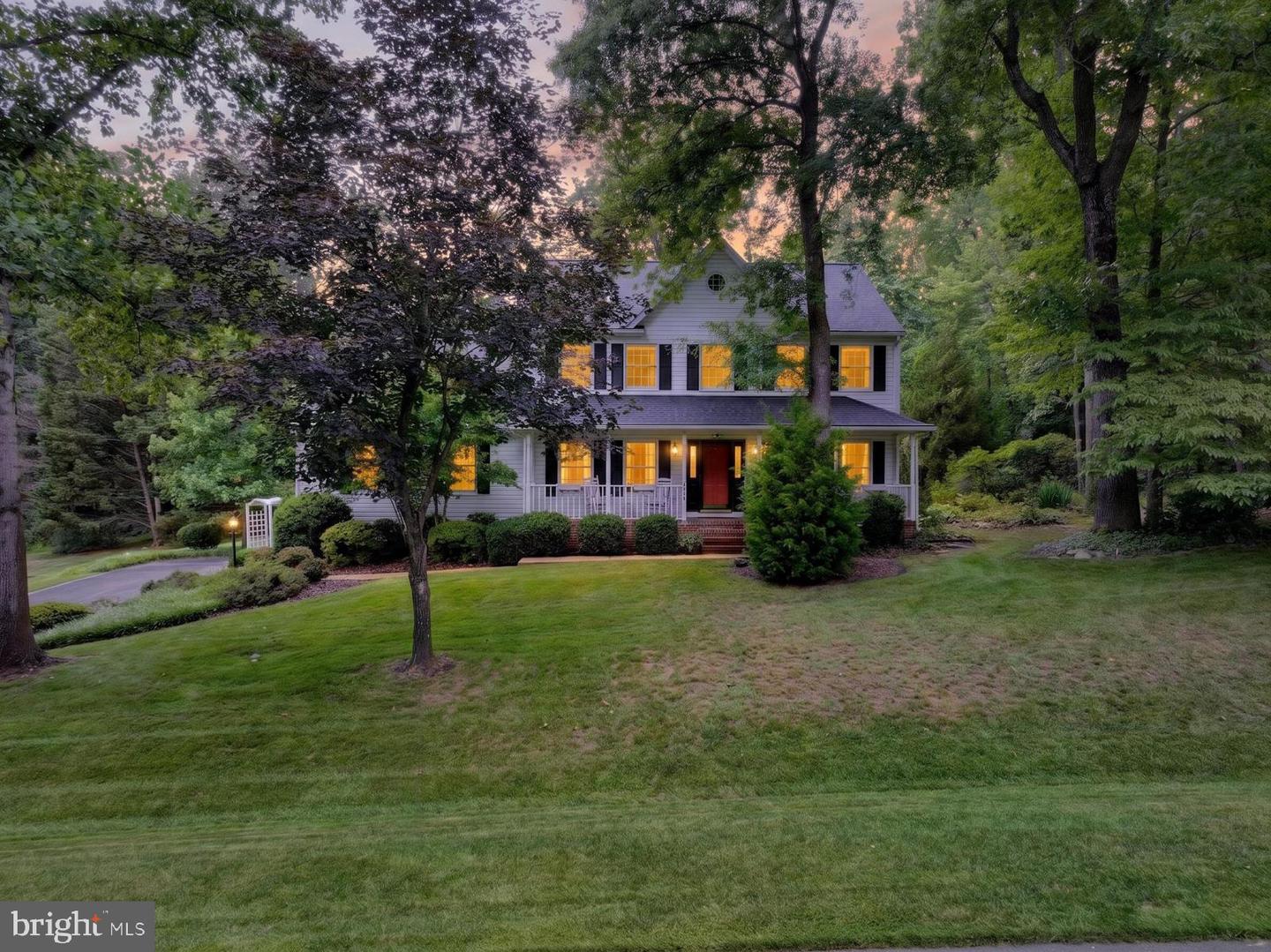 1482 Westcliff Dr Property Photo 3
