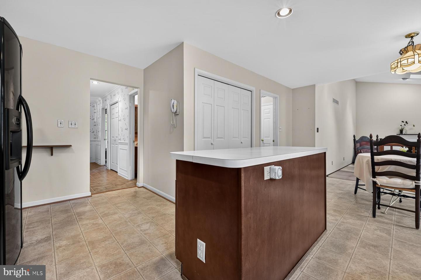 1482 Westcliff Dr Property Photo 13
