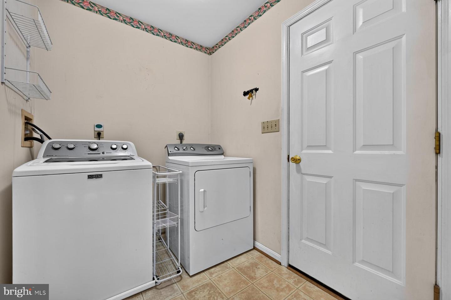 1482 Westcliff Dr Property Photo 14