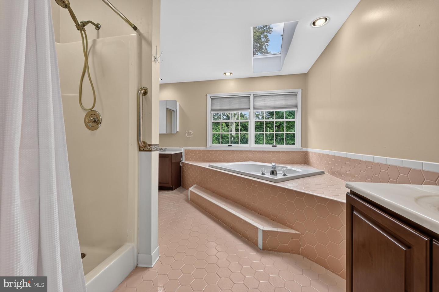 1482 Westcliff Dr Property Photo 28