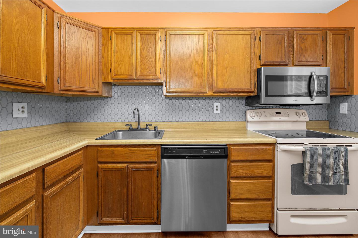 8614 Black Rock Harbour Property Photo 16