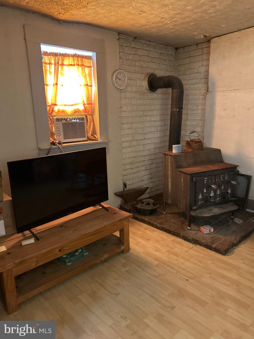212 Lakeview Ave Property Photo 5