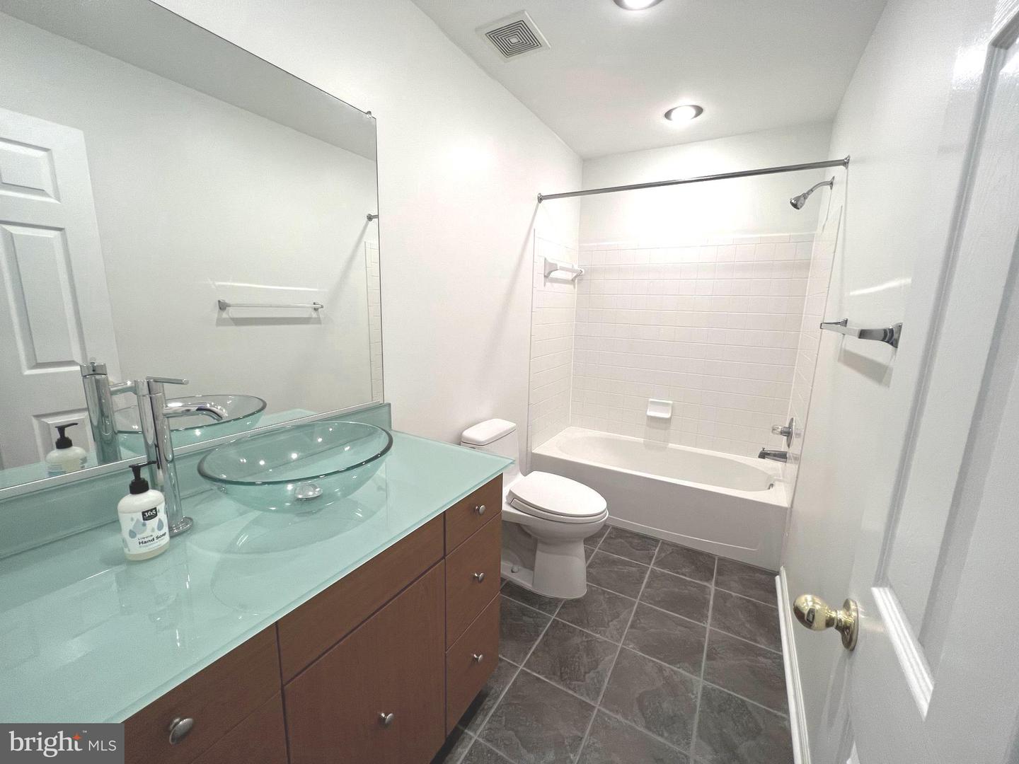 2724 Oak Leaf Ct #c Property Photo 16