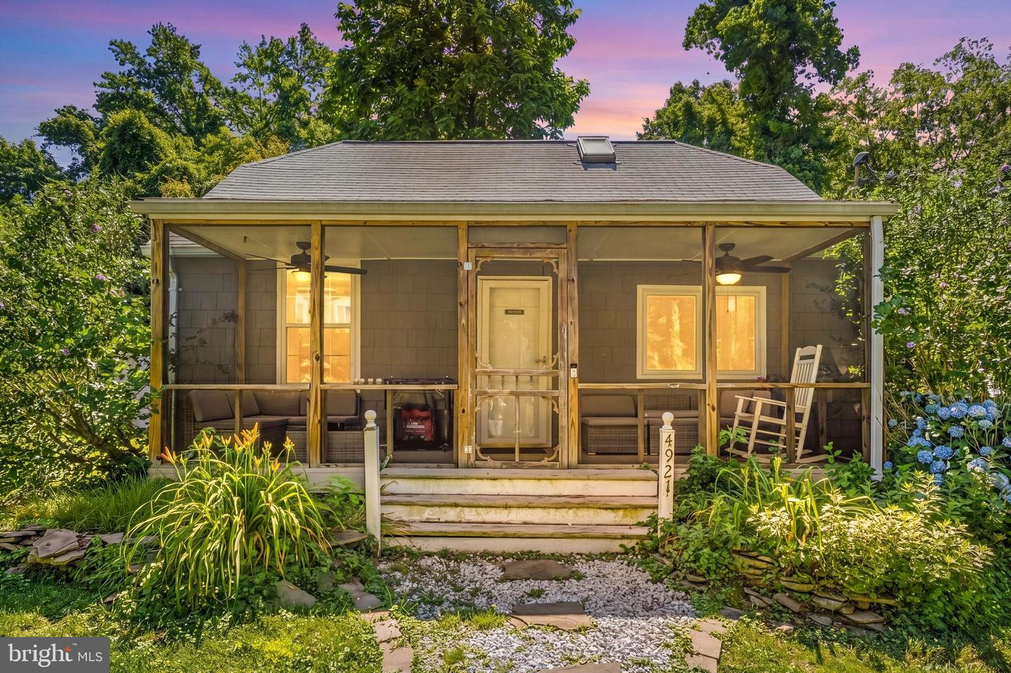 4921 Olive St Property Photo 4