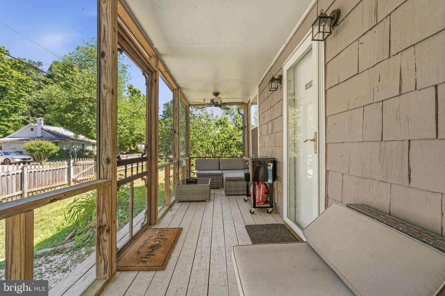 4921 Olive St Property Photo 5