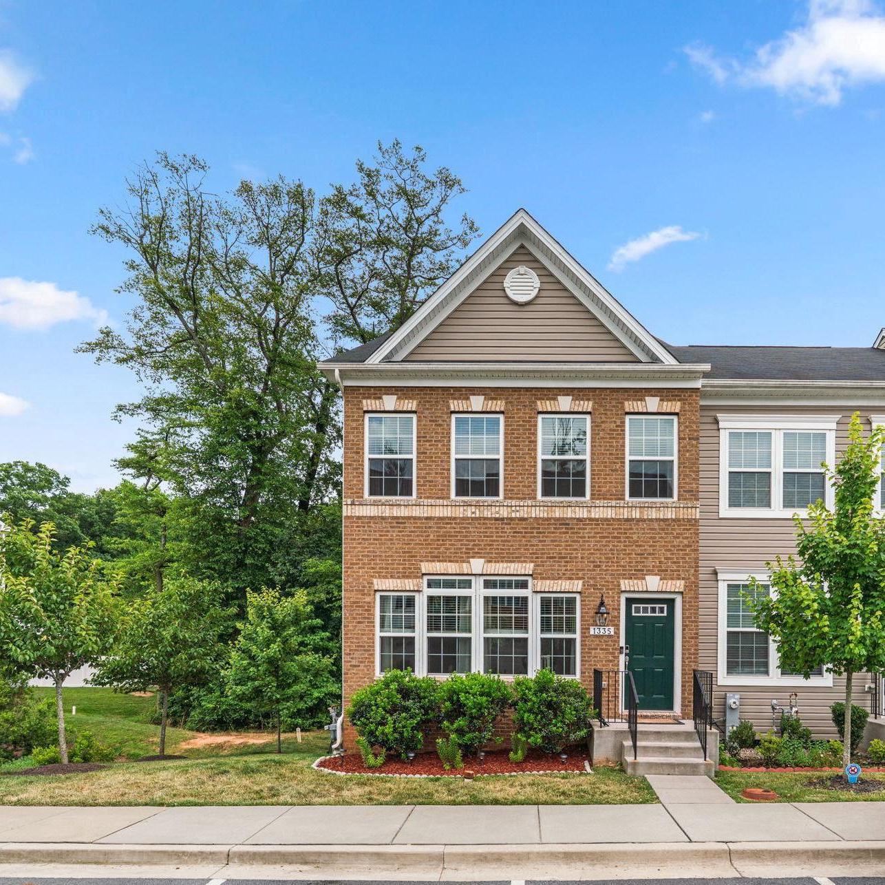 1335 HAWTHORN DR