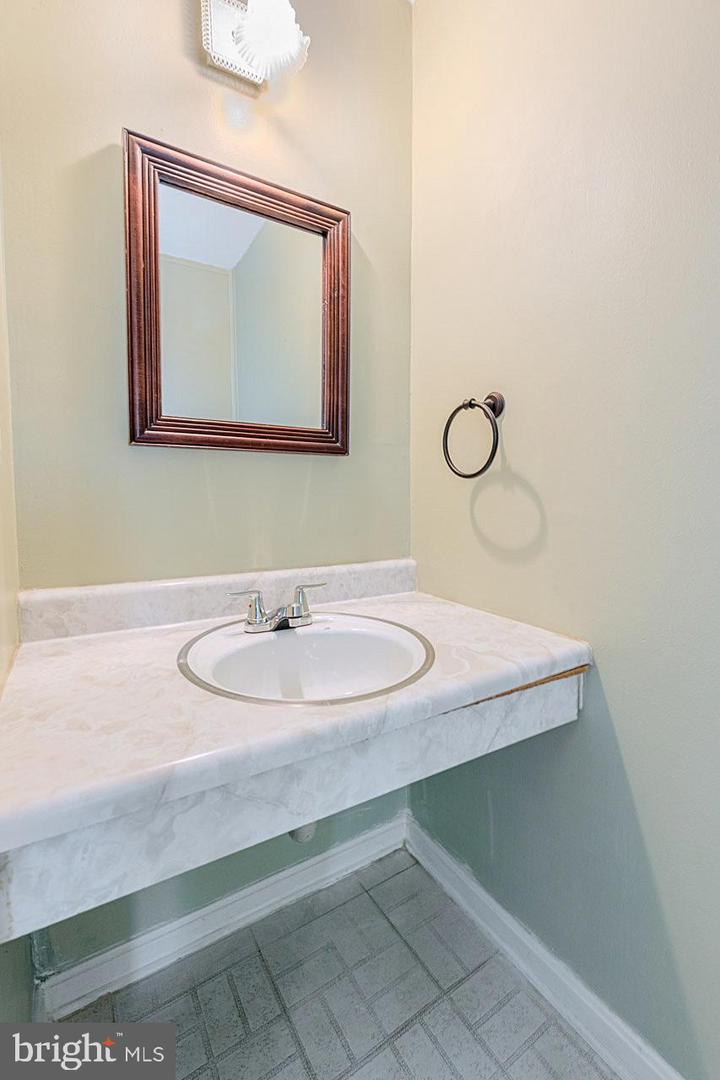 1687 Hart Ct Property Photo 18