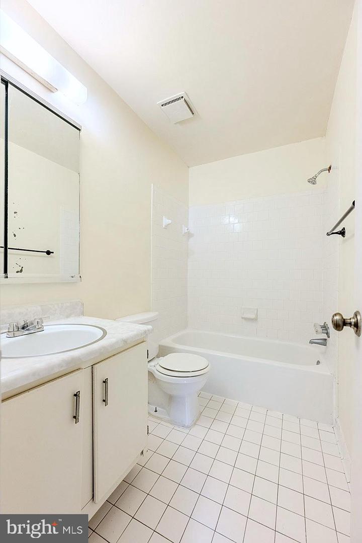 1687 Hart Ct Property Photo 25