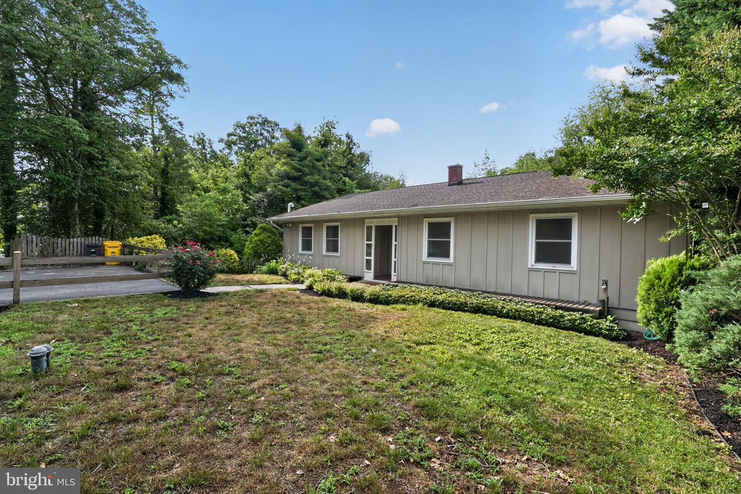 1045 SKYVIEW DR Property Photo 1