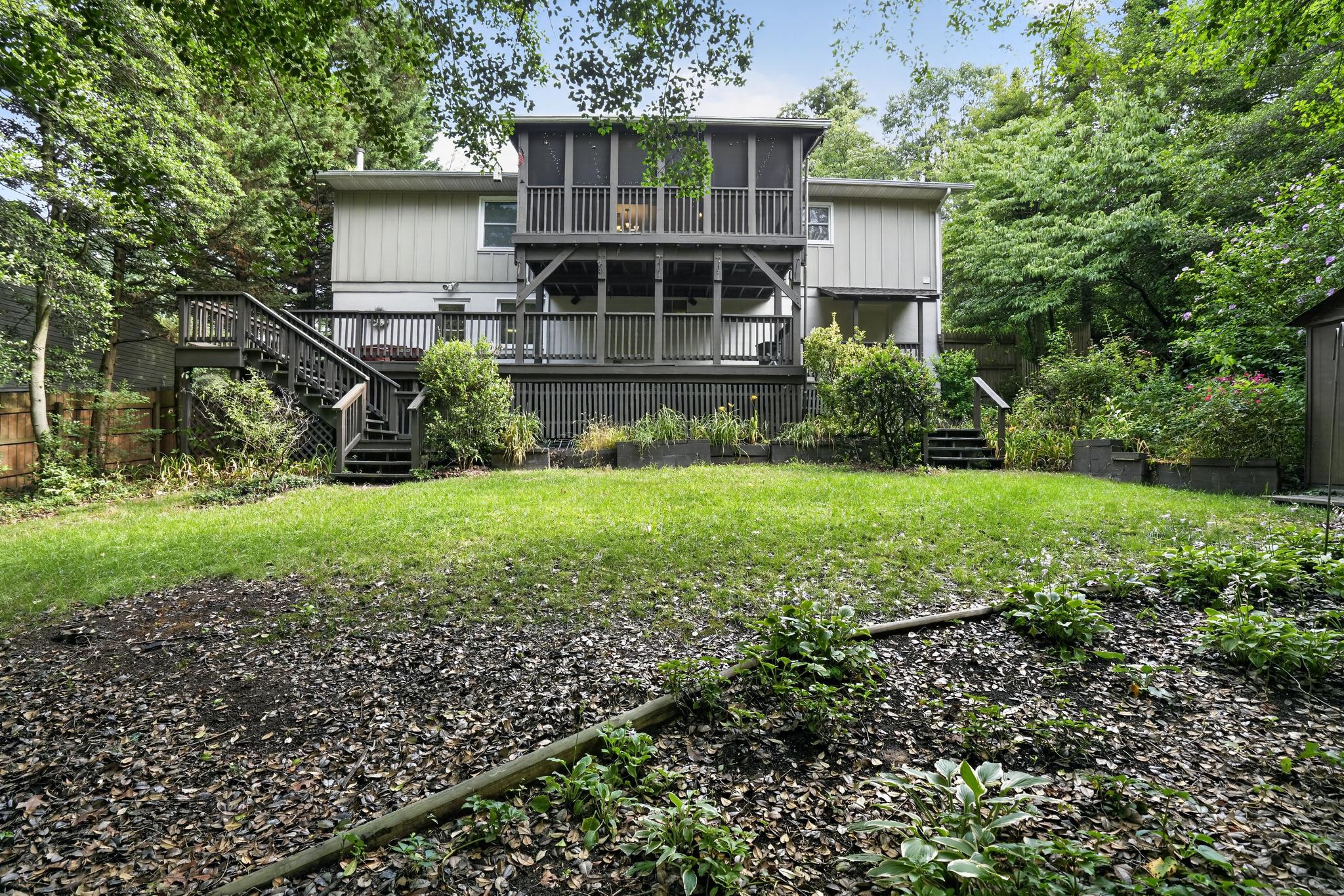 1045 Skyview Dr Property Photo 4