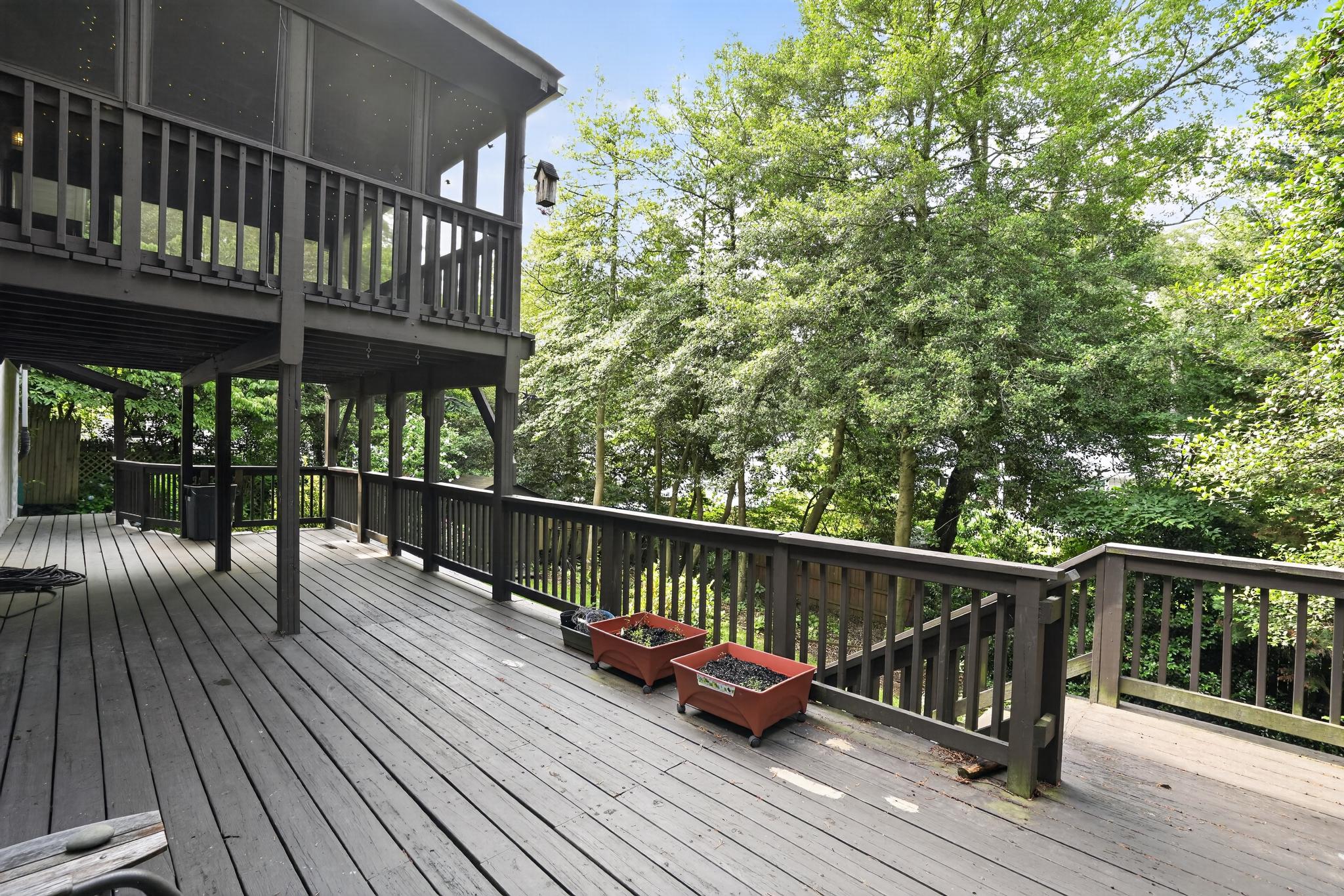 1045 Skyview Dr Property Photo 5