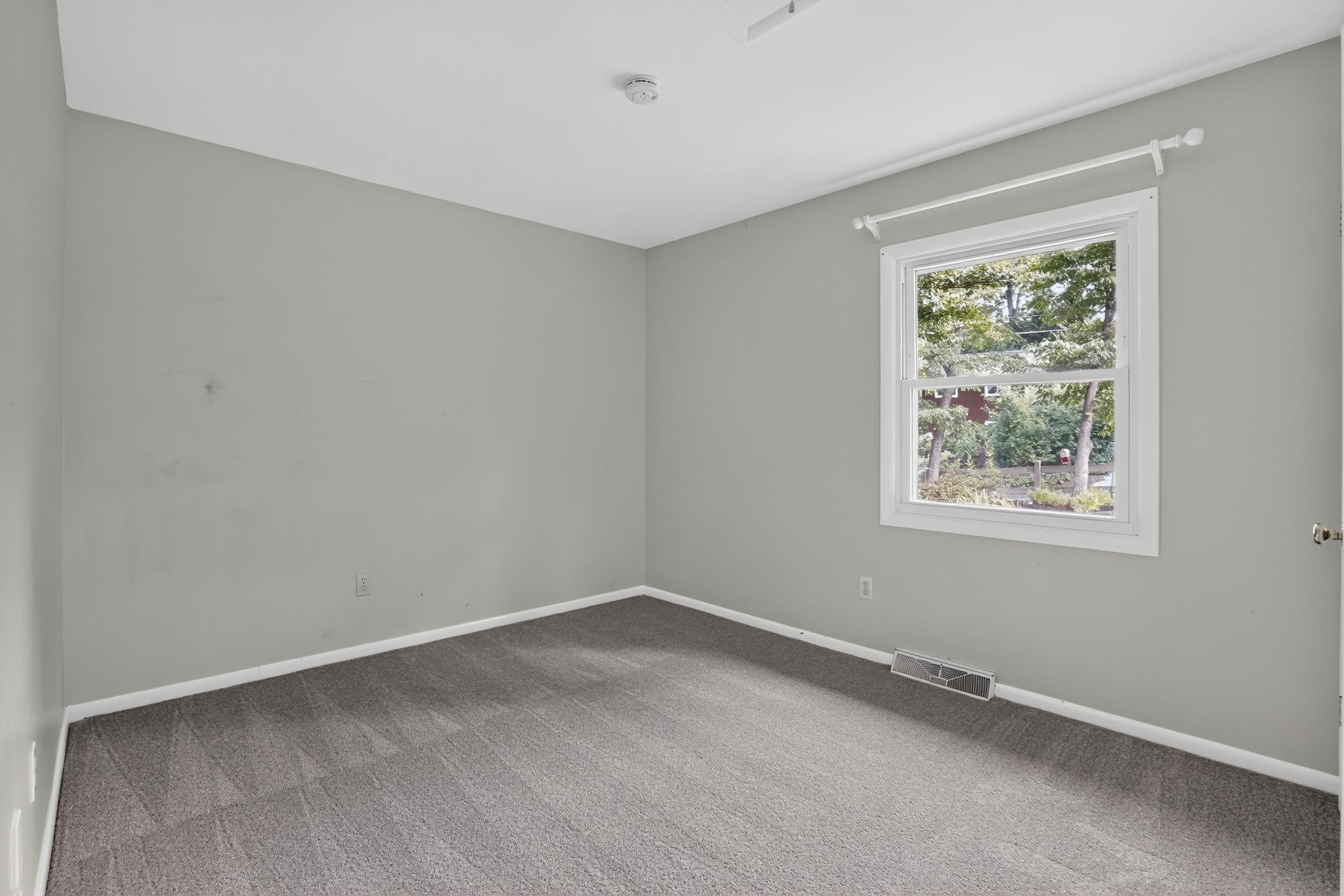 1045 Skyview Dr Property Photo 14